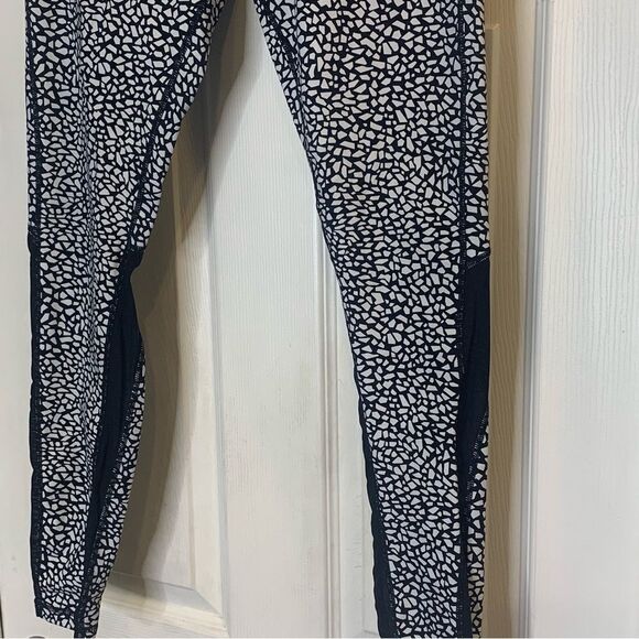 Lululemon Run Inspire Zipper Pocket Black White Leggings Size 10 - Picture 5 of 12